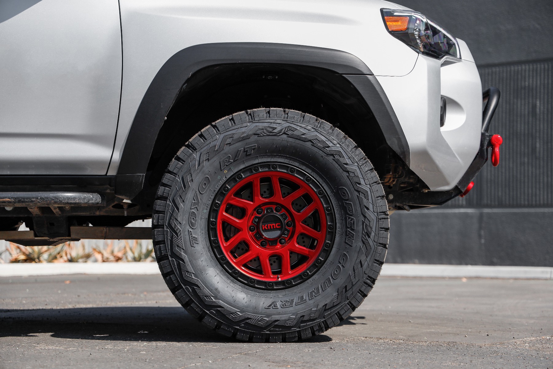 KM54478568900 - KMC544 Mesa Candy Red with Black Ring / 6x139.7