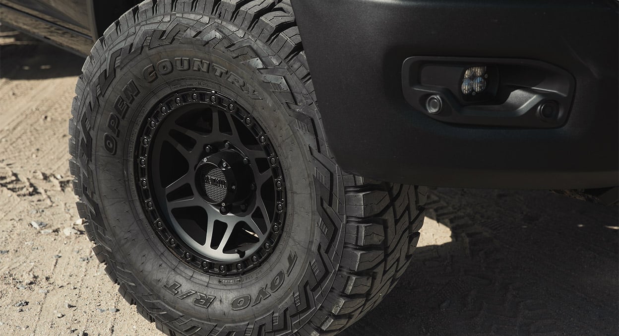 MR312785601000 - Method MR312 Double Black / 17x8.5 / 6x5.5 / 4.75 Backspacing / 106.25 Bore