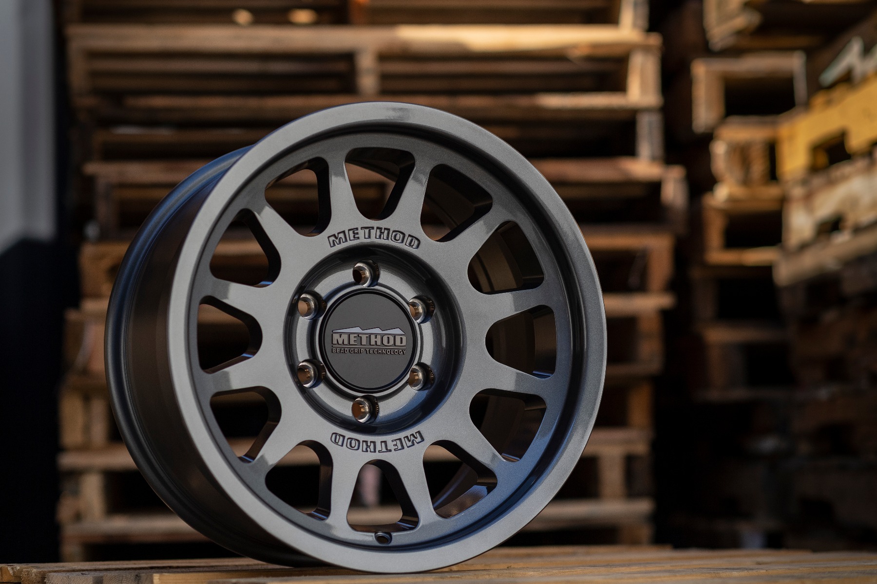 MR70378560800 -Method MR703-Titanium - 17x8.5/6x5.5/0/4.75