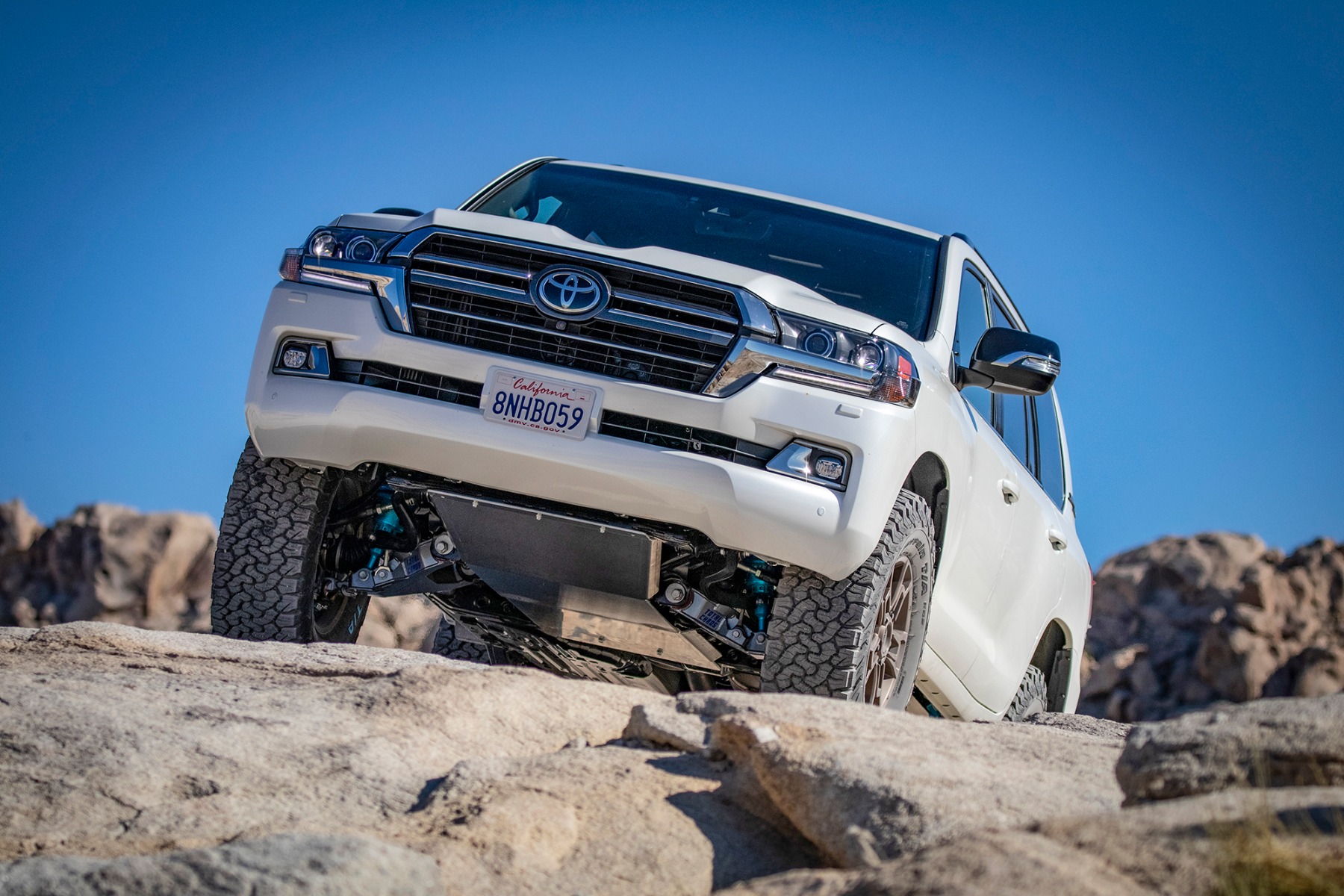87505-E - Total Chaos Expedition Series Lower Control Arms with Uniball (2008+ 200 Series Land Cruiser)