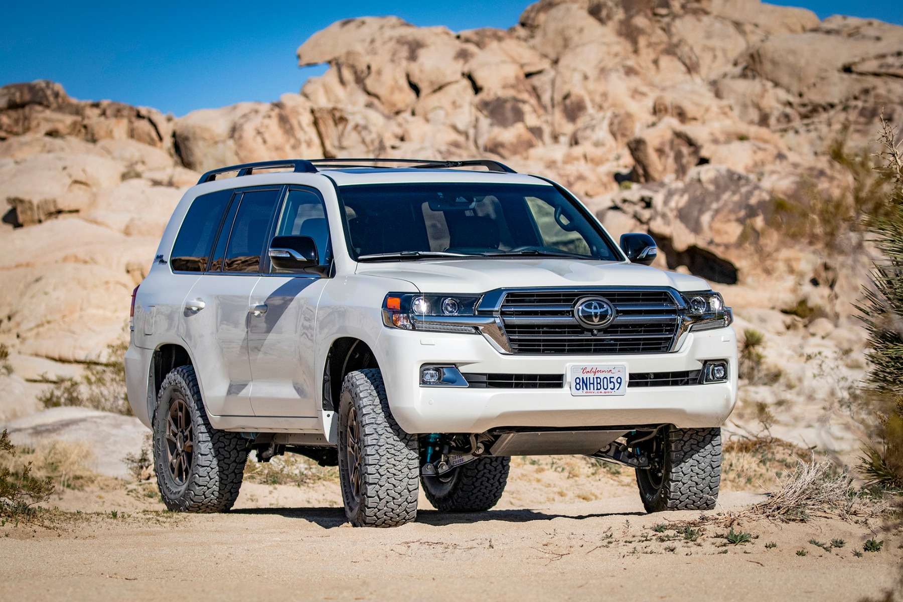 87505-E - Total Chaos Expedition Series Lower Control Arms with Uniball (2008+ 200 Series Land Cruiser)
