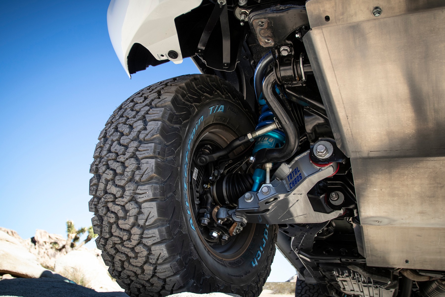 87505-E - Total Chaos Expedition Series Lower Control Arms with Uniball (2008+ 200 Series Land Cruiser)