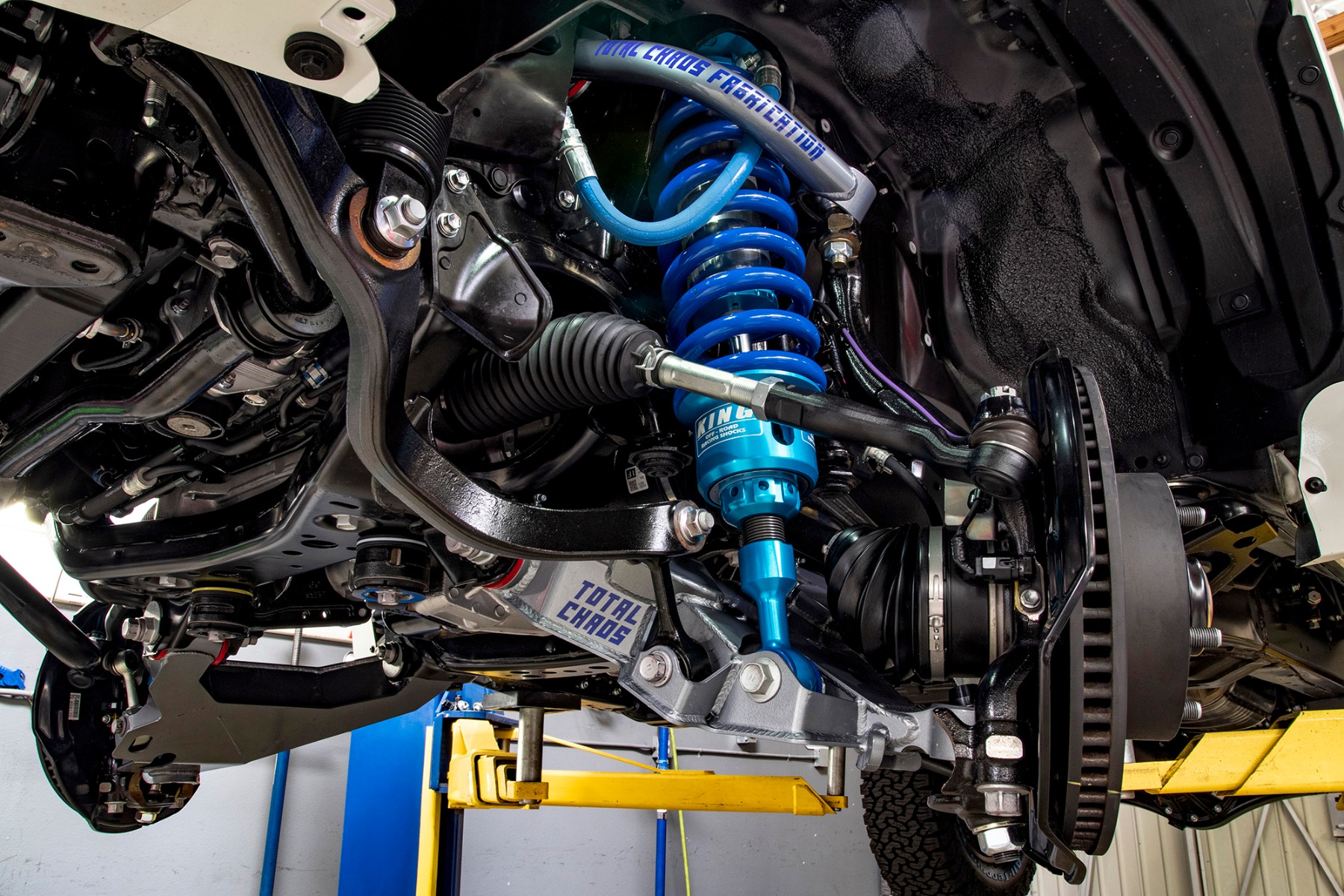 87505-E - Total Chaos Expedition Series Lower Control Arms with Uniball (2008+ 200 Series Land Cruiser)